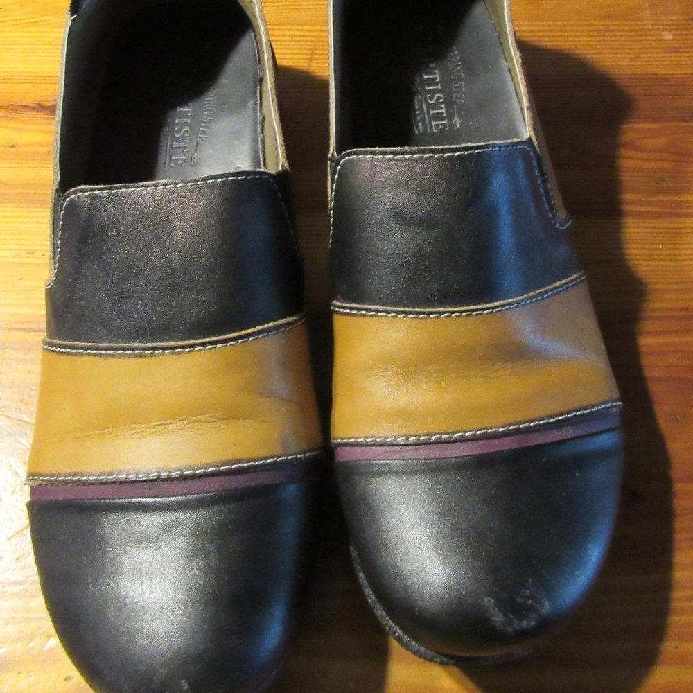 L'artiste Slip ons Sz 40